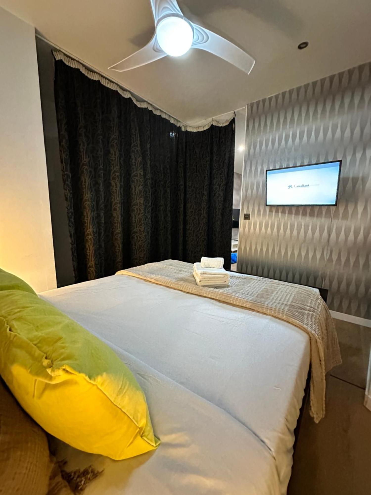 Carreteria Deluxe Apartment Malaga Luaran gambar